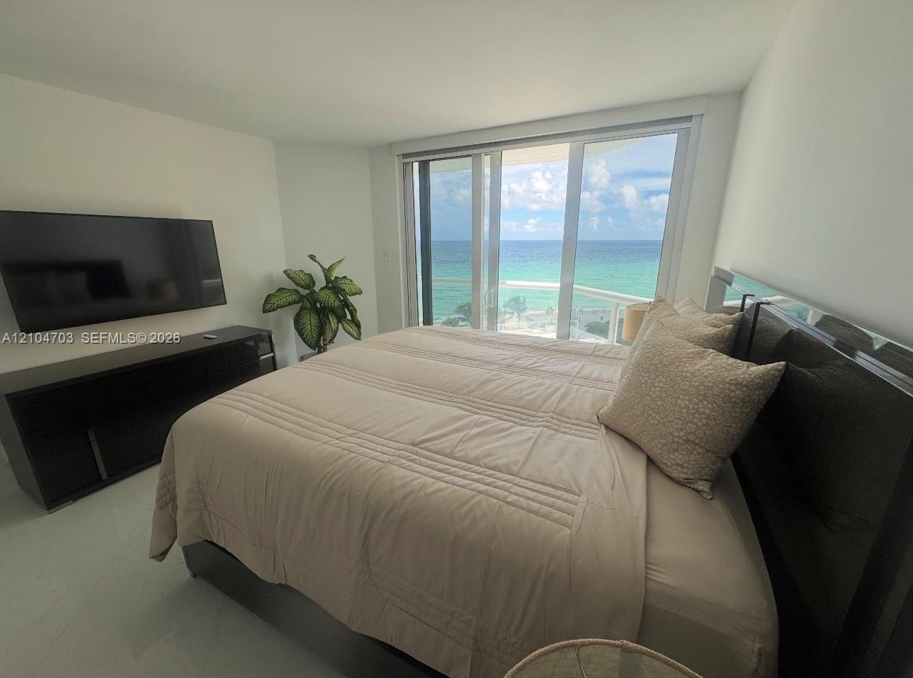 16425 Collins Ave # 712