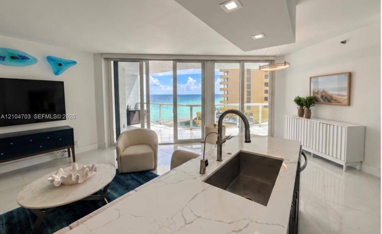 16425 Collins Ave # 712