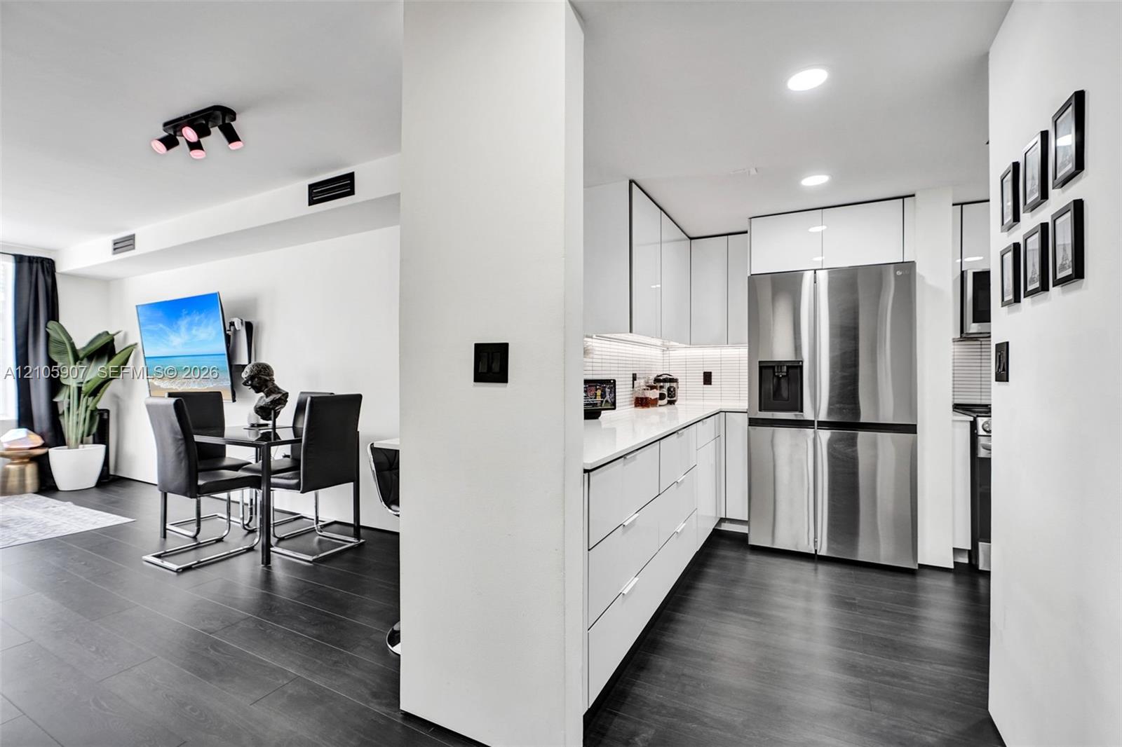 1460 Ocean Dr # 308