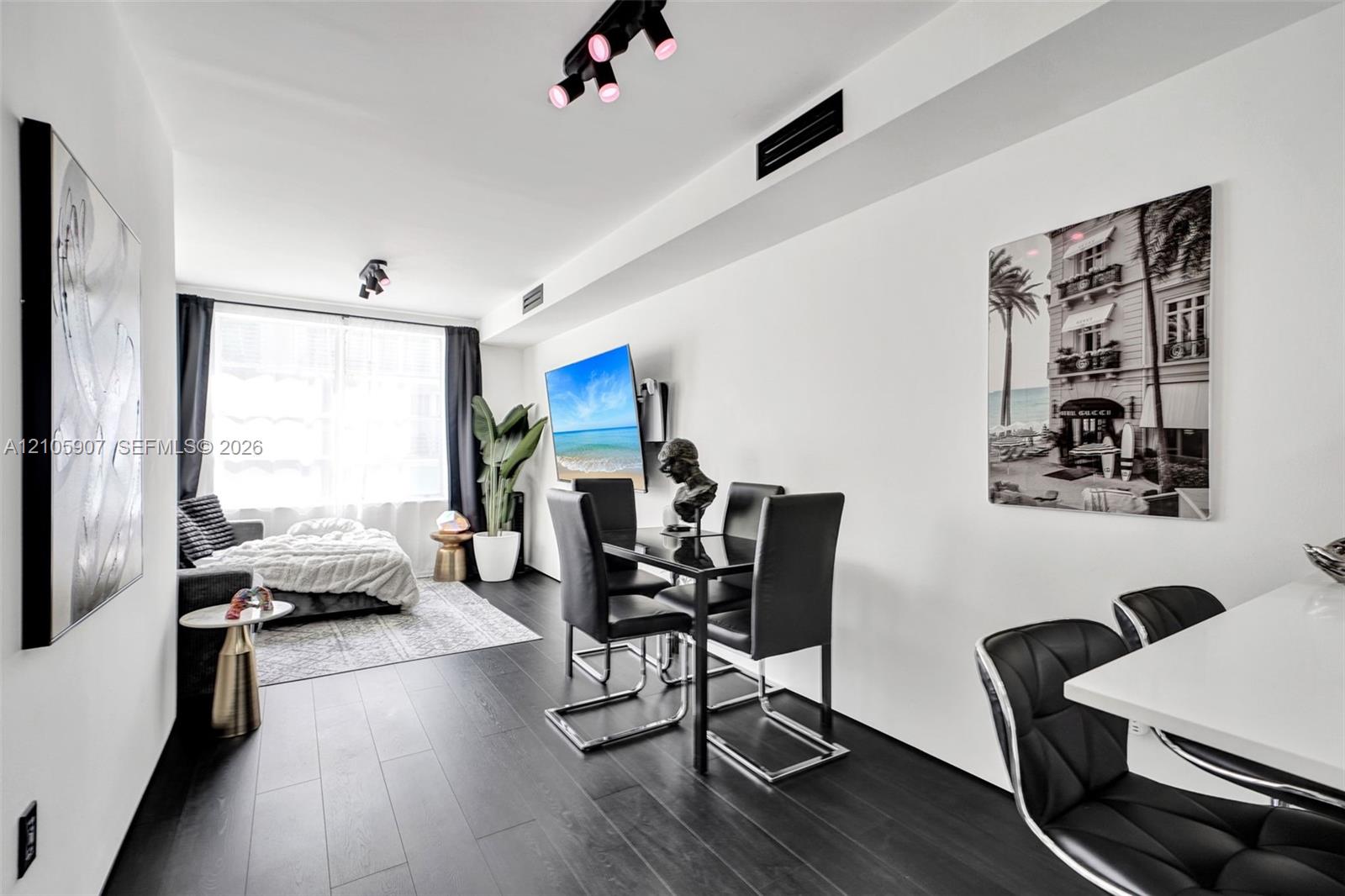 1460 Ocean Dr # 308