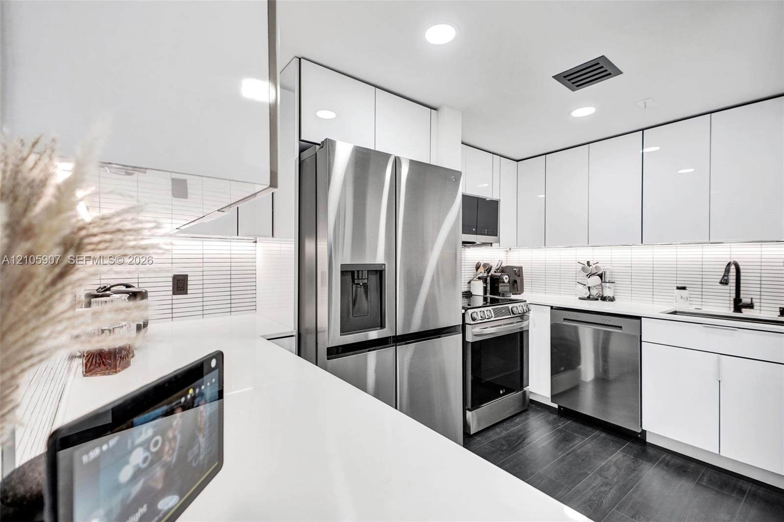 1460 Ocean Dr # 308
