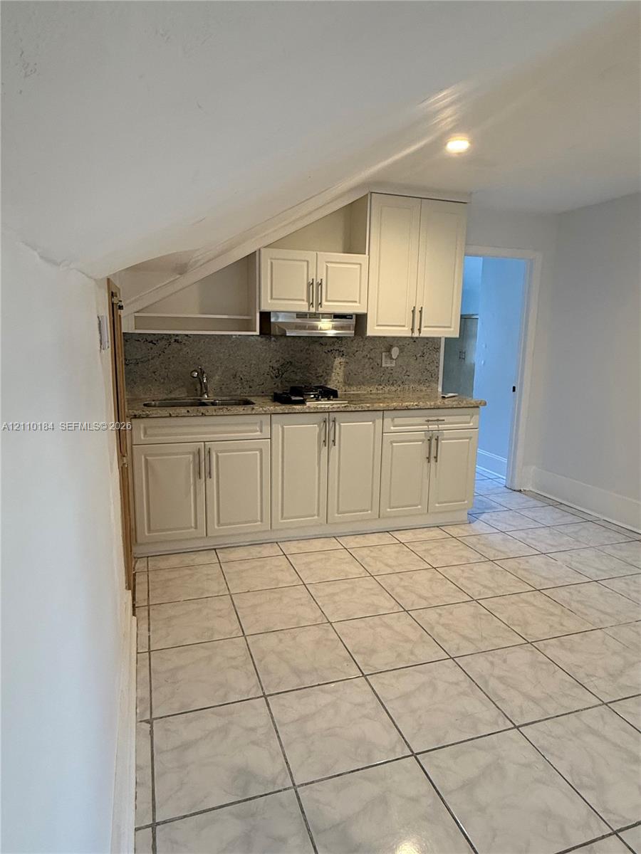 427 SW 11th Ave # 2