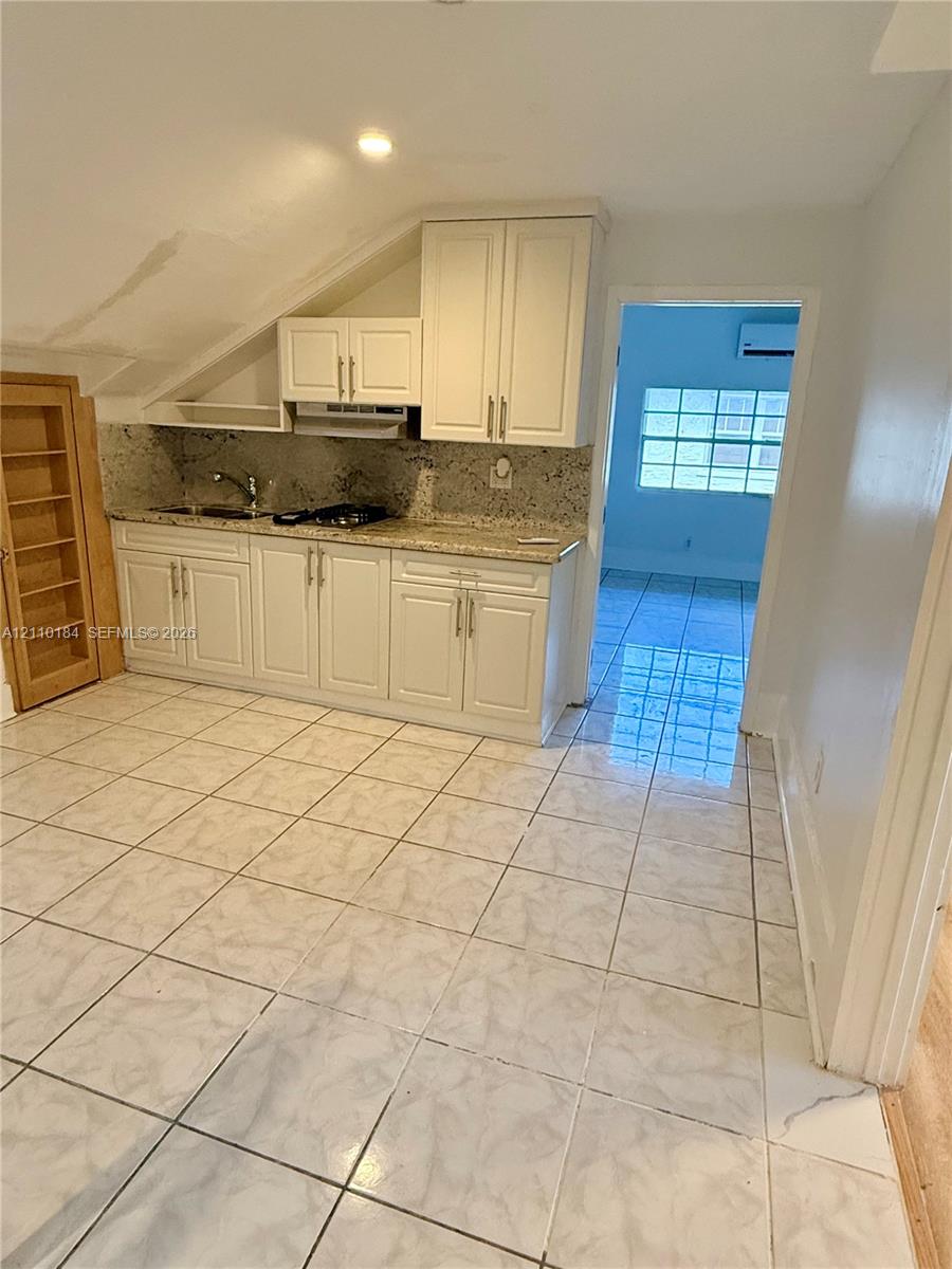 427 SW 11th Ave # 2
