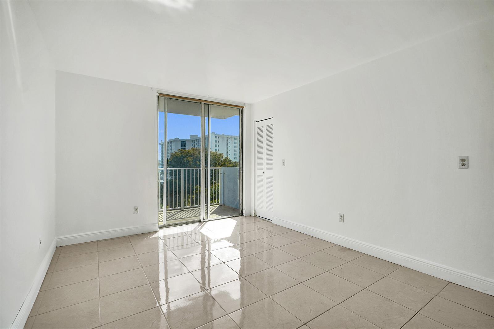 1801 S Treasure Drive # 528