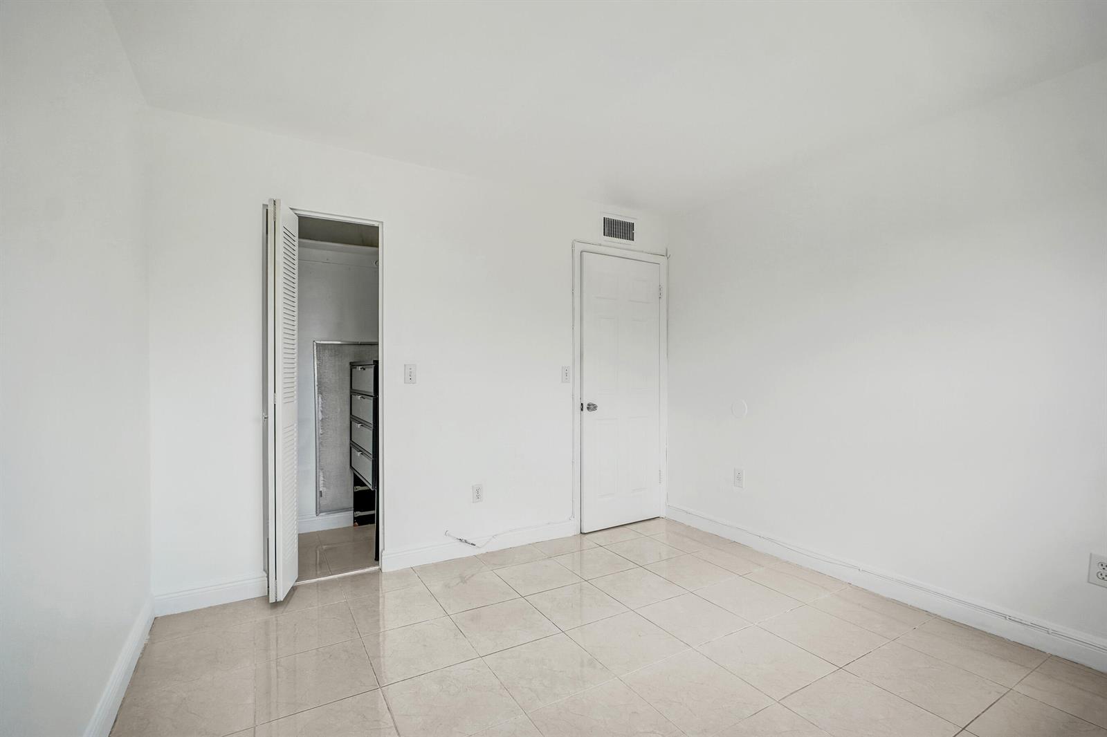 1801 S Treasure Drive # 528
