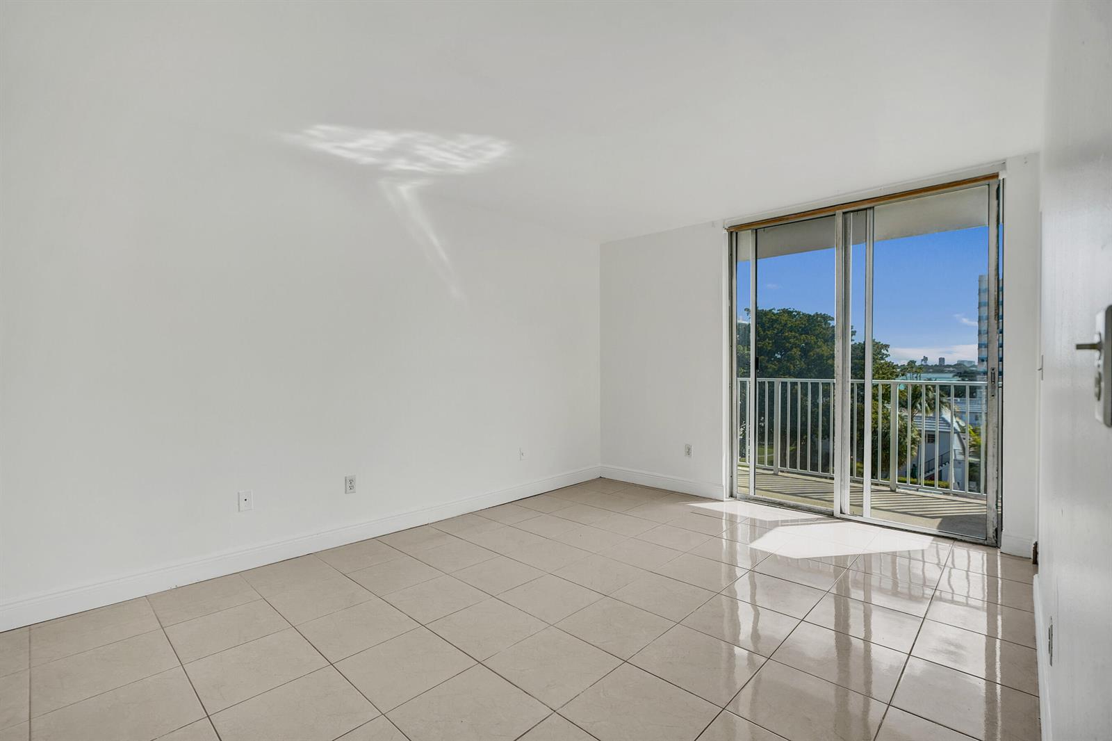 1801 S Treasure Drive # 528