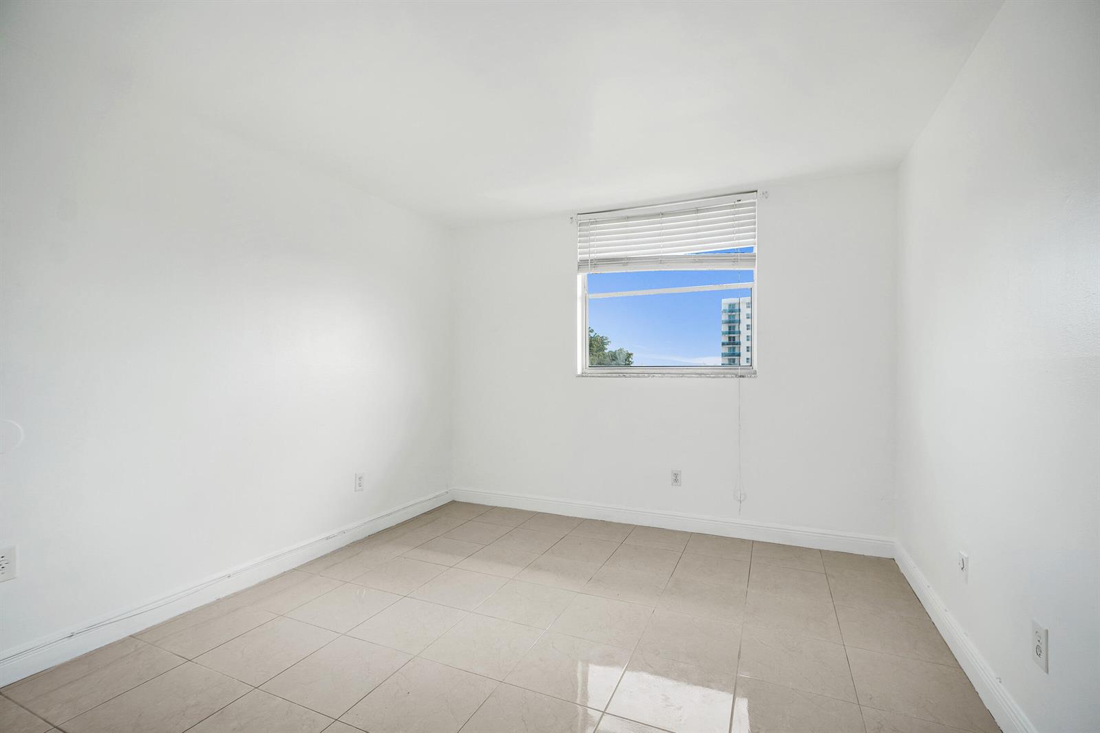 1801 S Treasure Drive # 528