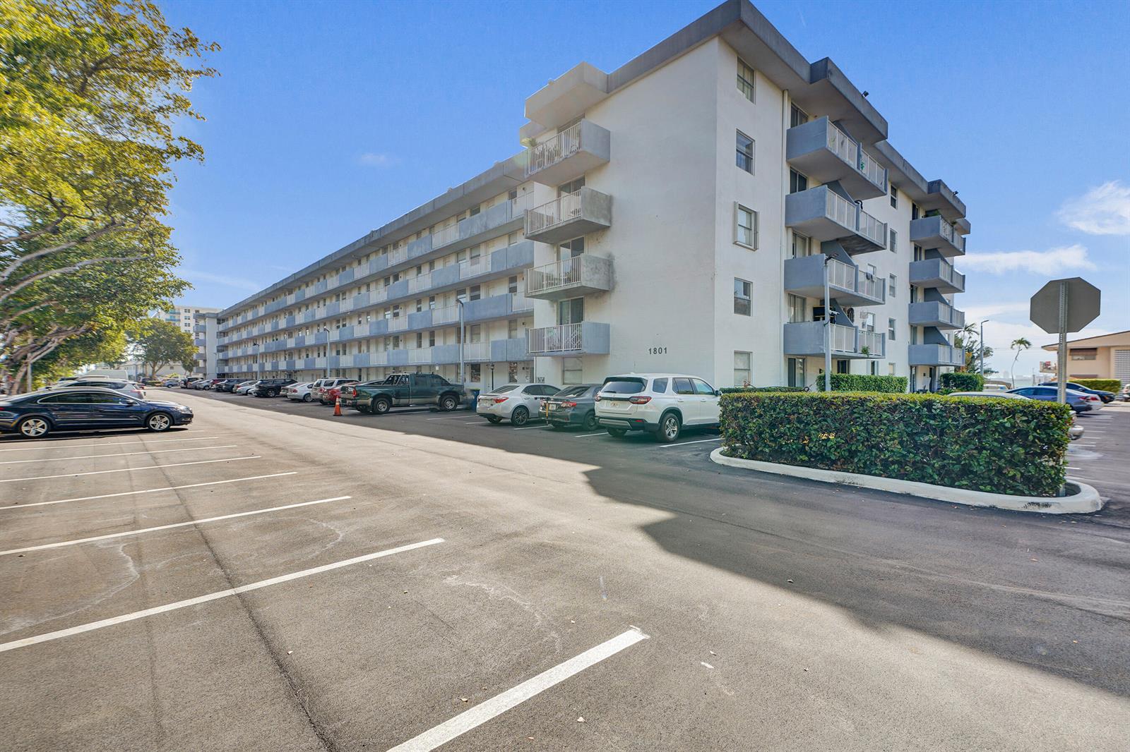 1801 S Treasure Drive # 528