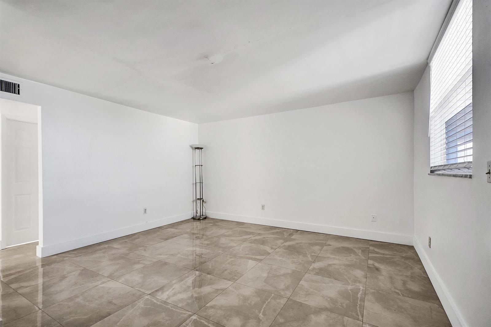 1801 S Treasure Drive # 528