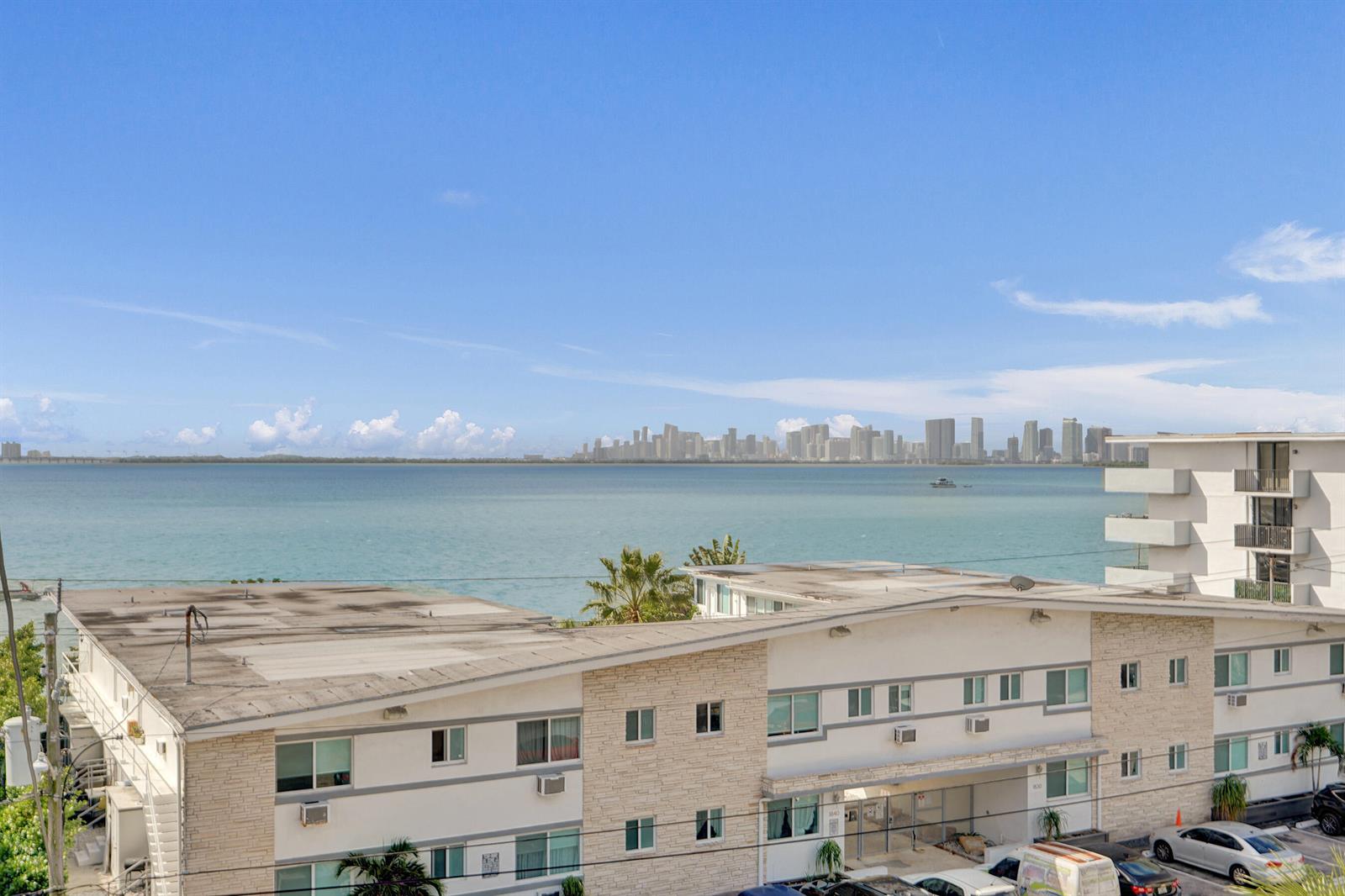 1801 S Treasure Drive # 528