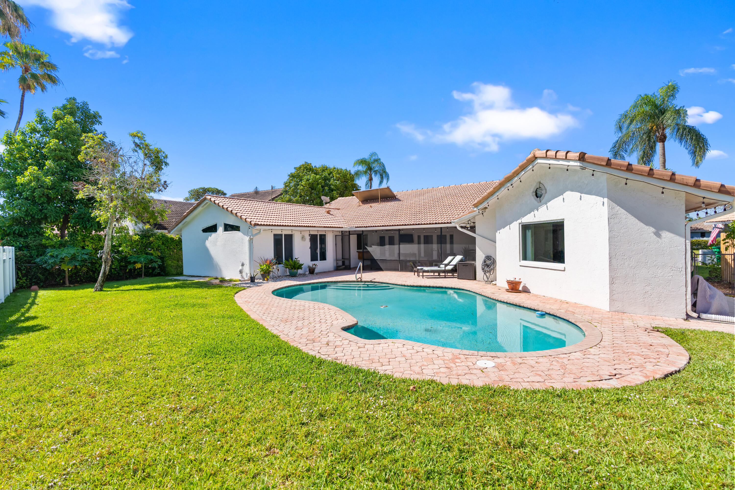 10885 NW 6th Street