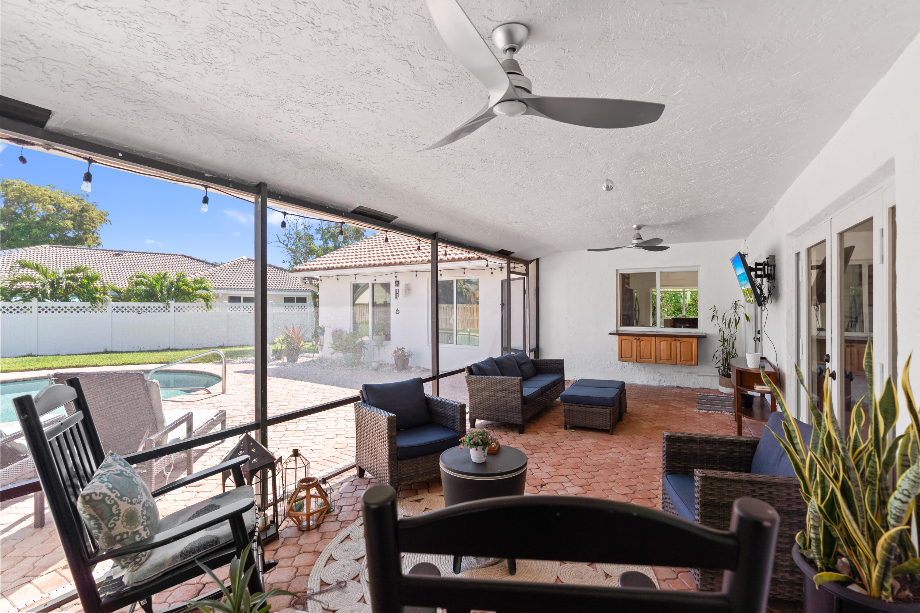 10885 NW 6th Street