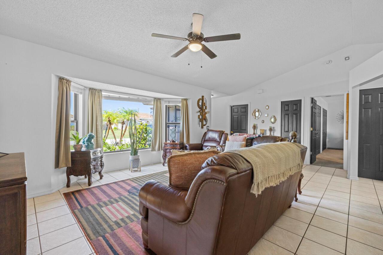 686 SW Hoffenberg Avenue, Port St. Lucie
