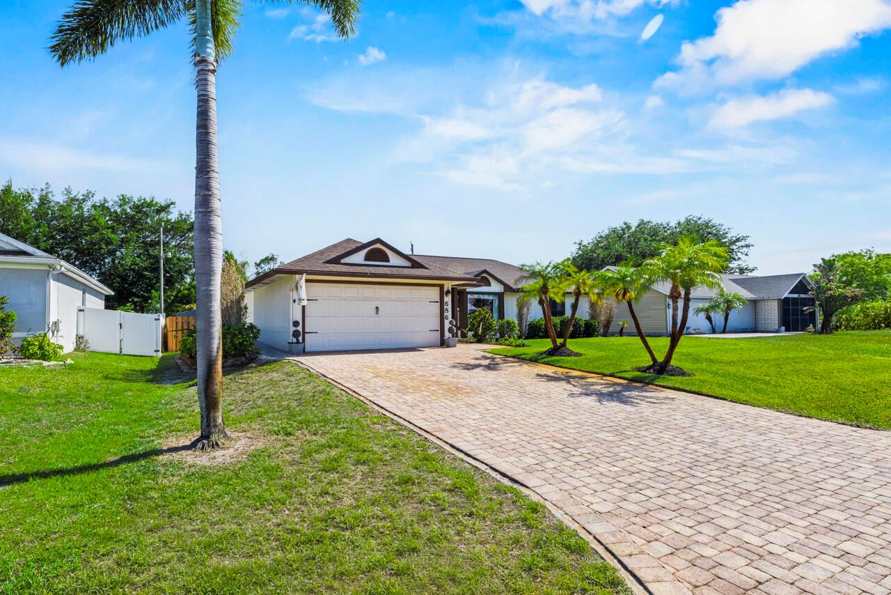 686 SW Hoffenberg Avenue, Port St. Lucie