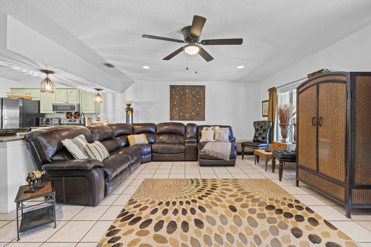 686 SW Hoffenberg Avenue, Port St. Lucie