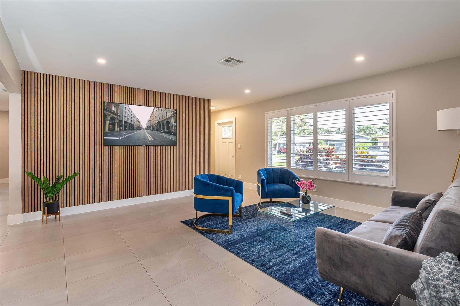 300 SE 8th Court