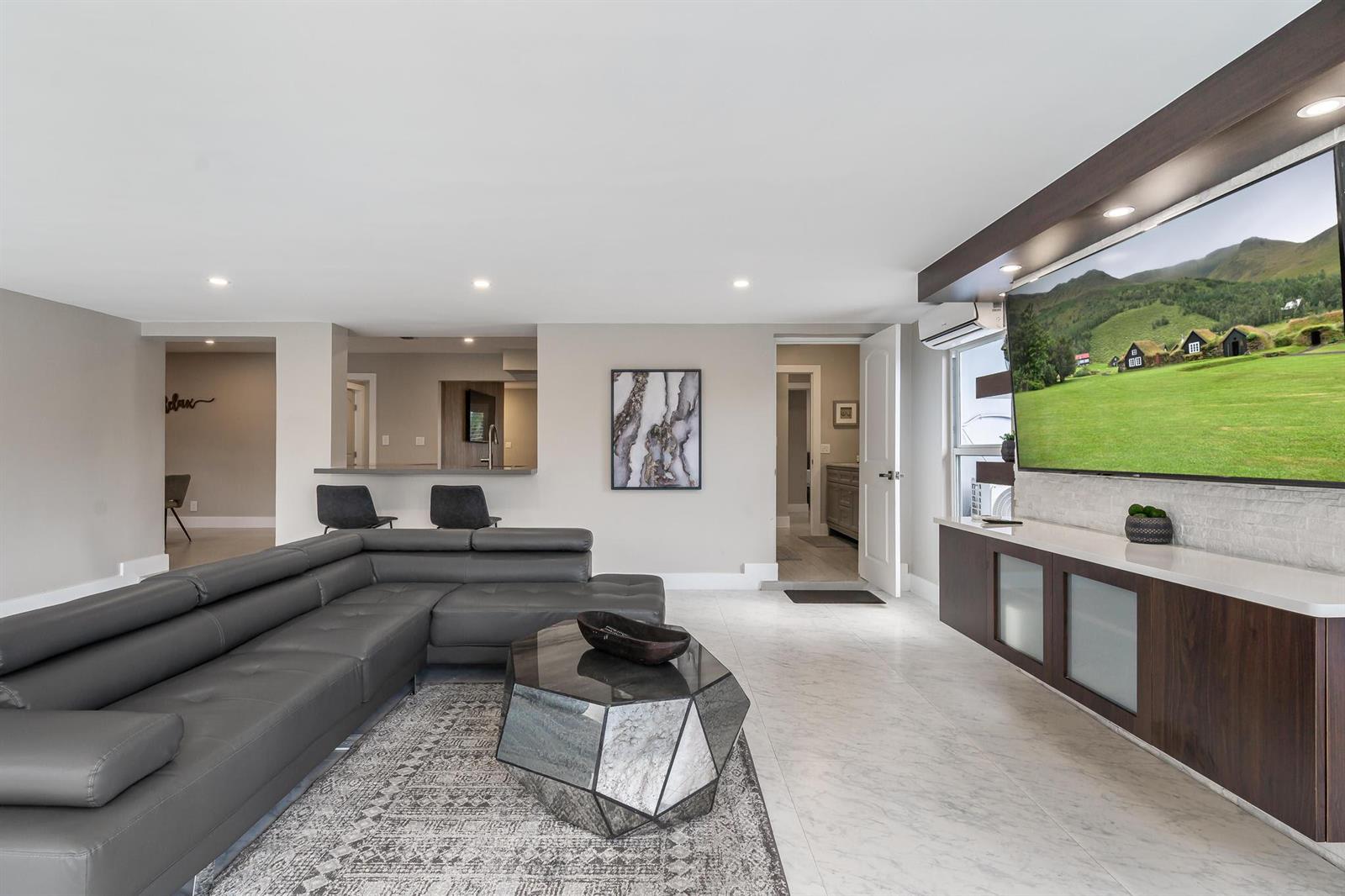 300 SE 8th Court