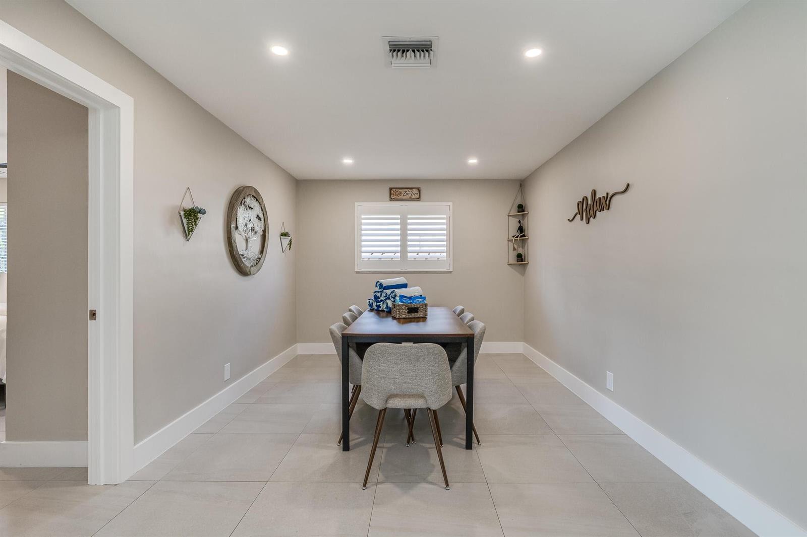 300 SE 8th Court