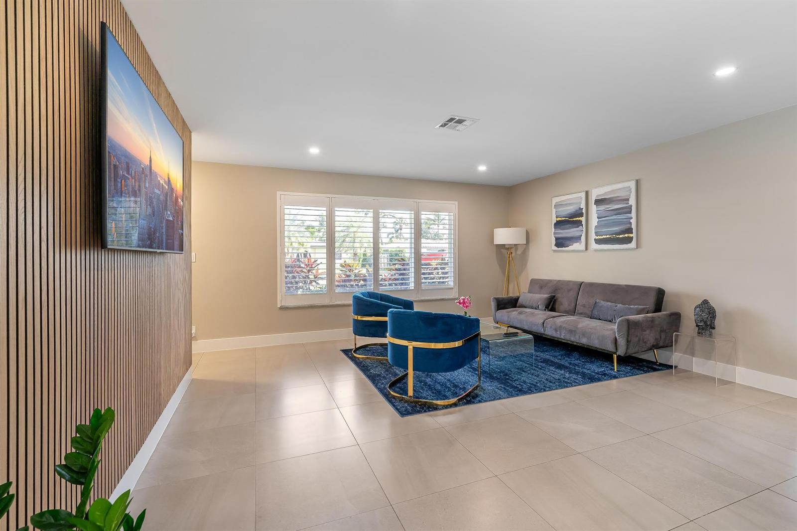 300 SE 8th Court