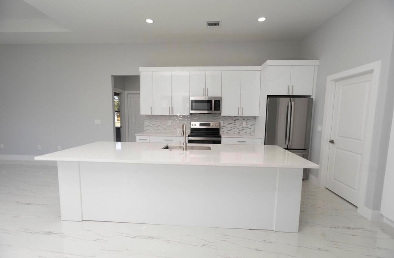 1221 SW Alcantarra Boulevard, Port St. Lucie