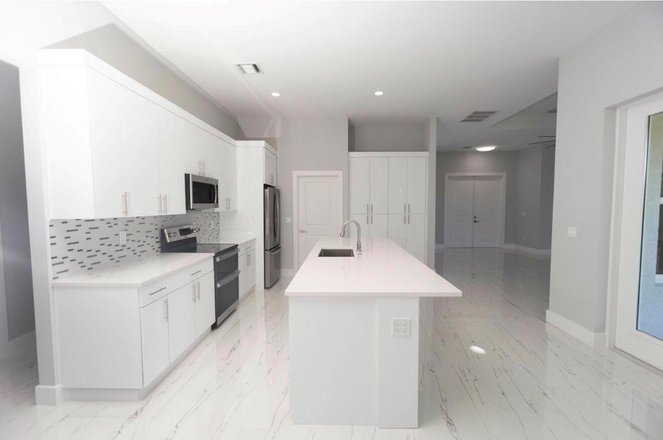 1221 SW Alcantarra Boulevard, Port St. Lucie