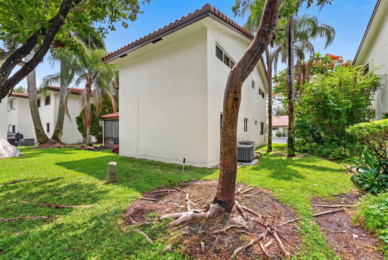 704 SW 89th Avenue
