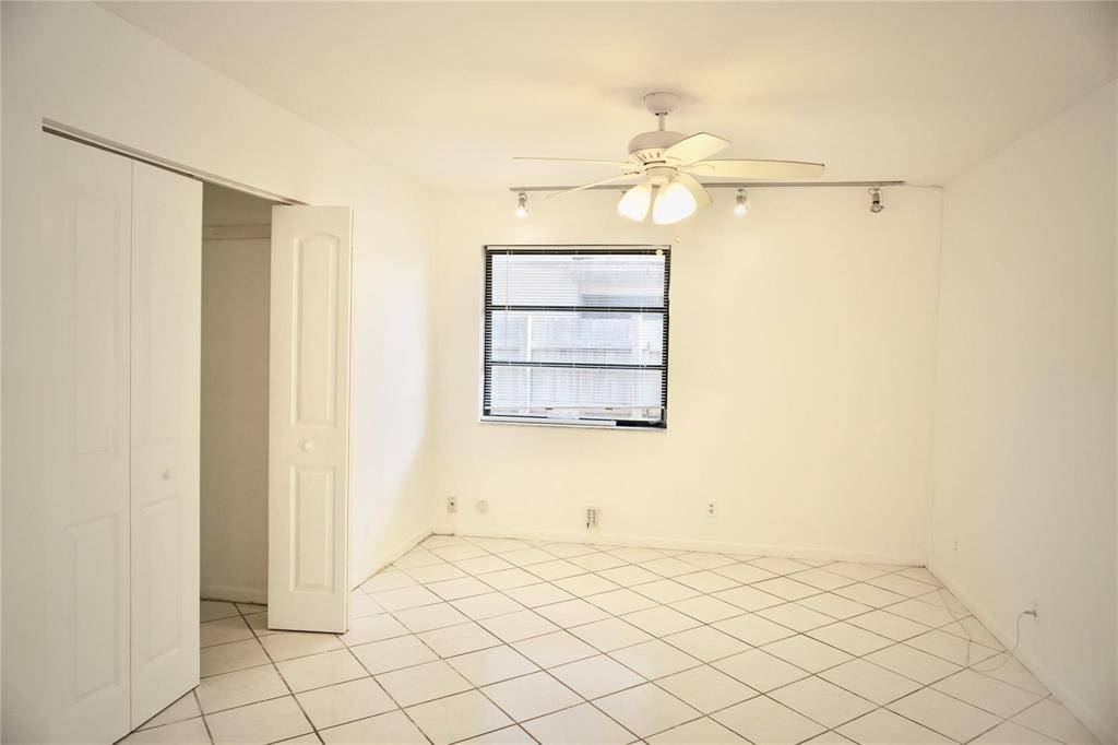 5600 N Park