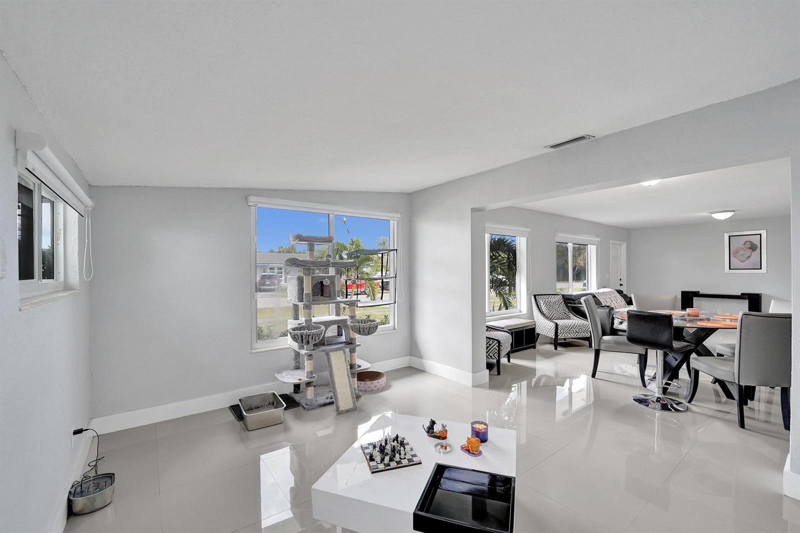 3322 Mckinley Street