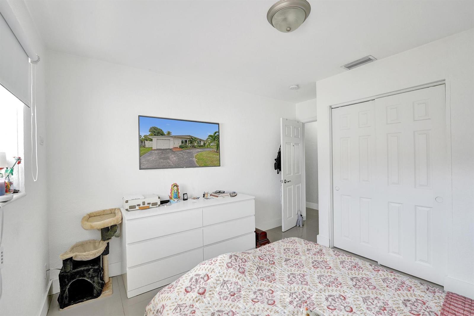3322 Mckinley Street