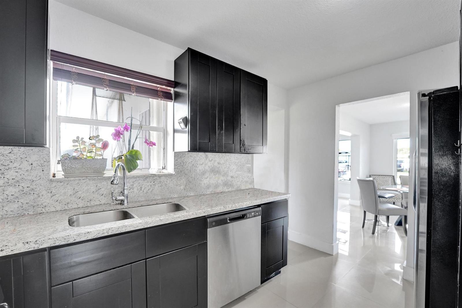 3322 Mckinley Street