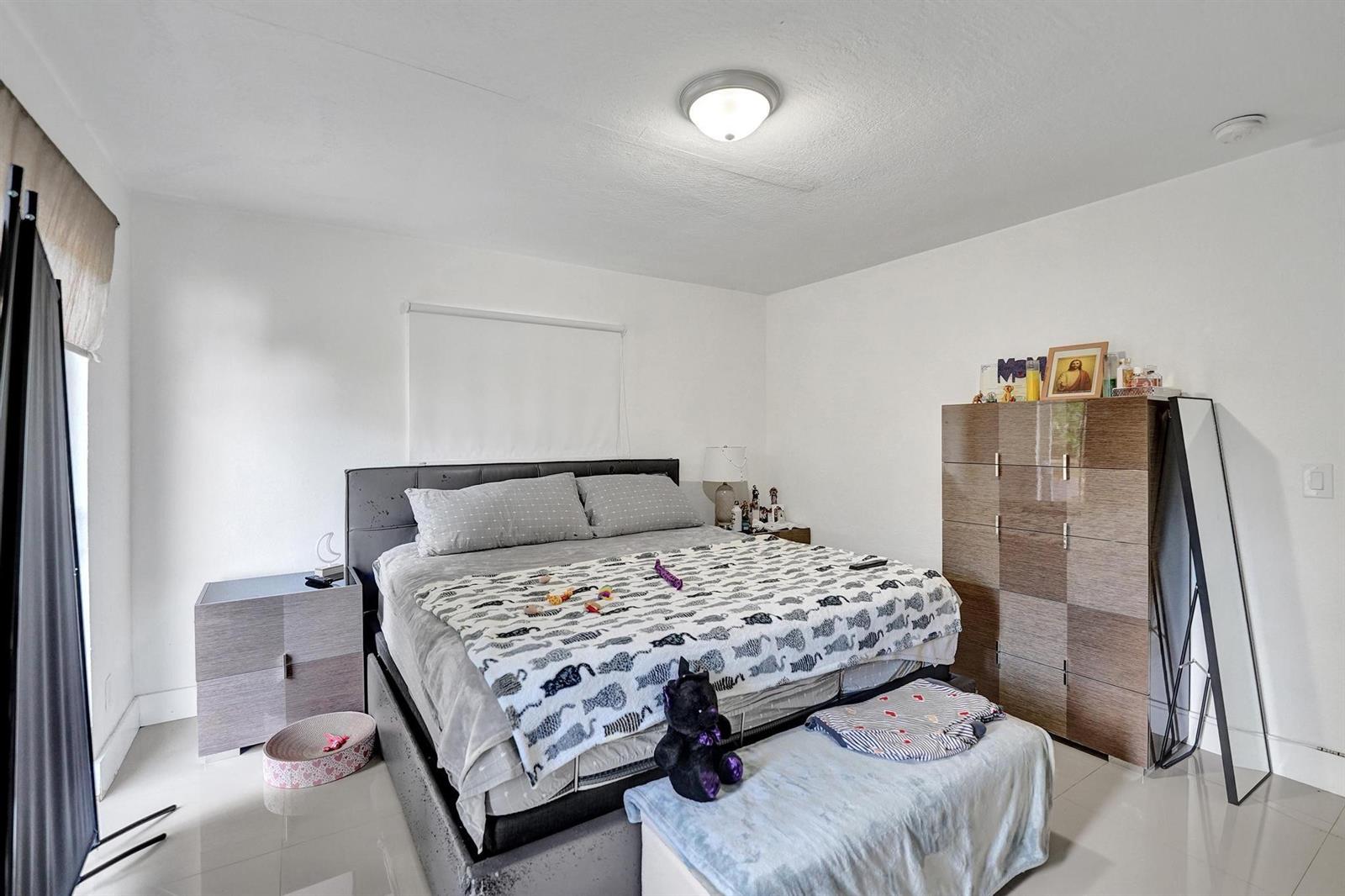 3322 Mckinley Street