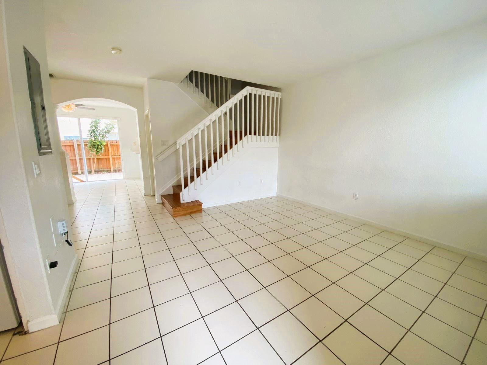2527 SE 15th Place