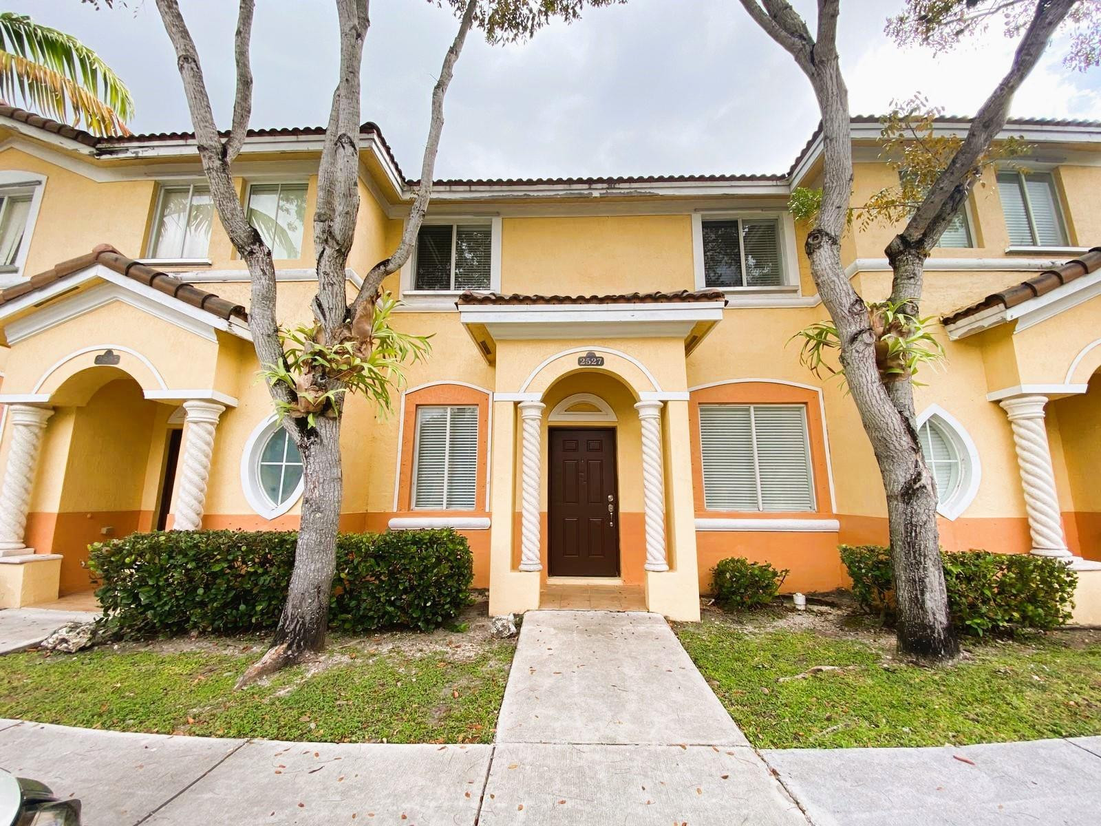 2527 SE 15th Place