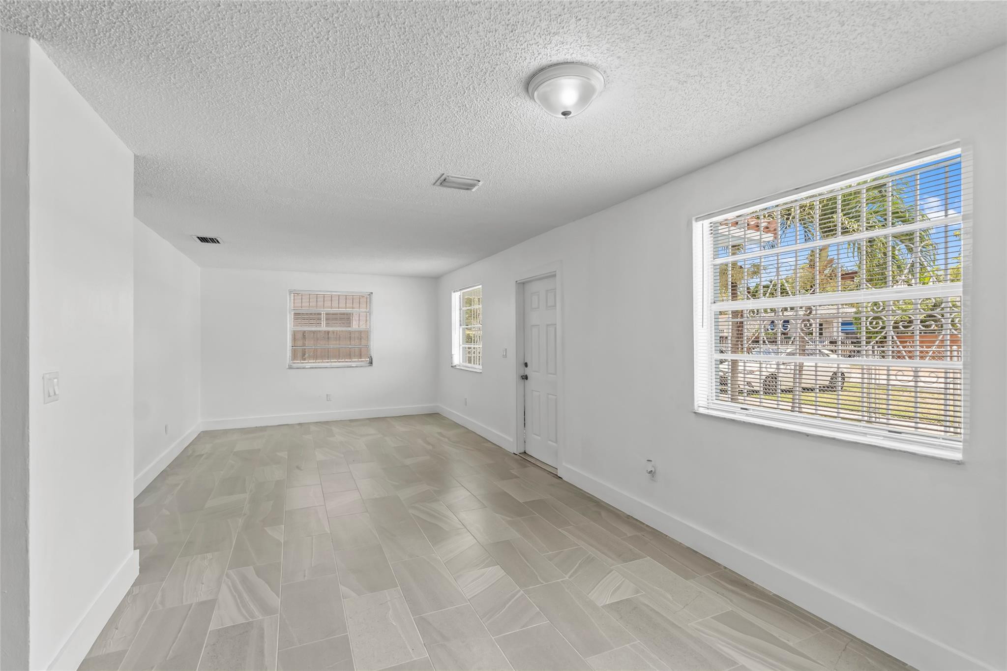 6895 SW 39th Street