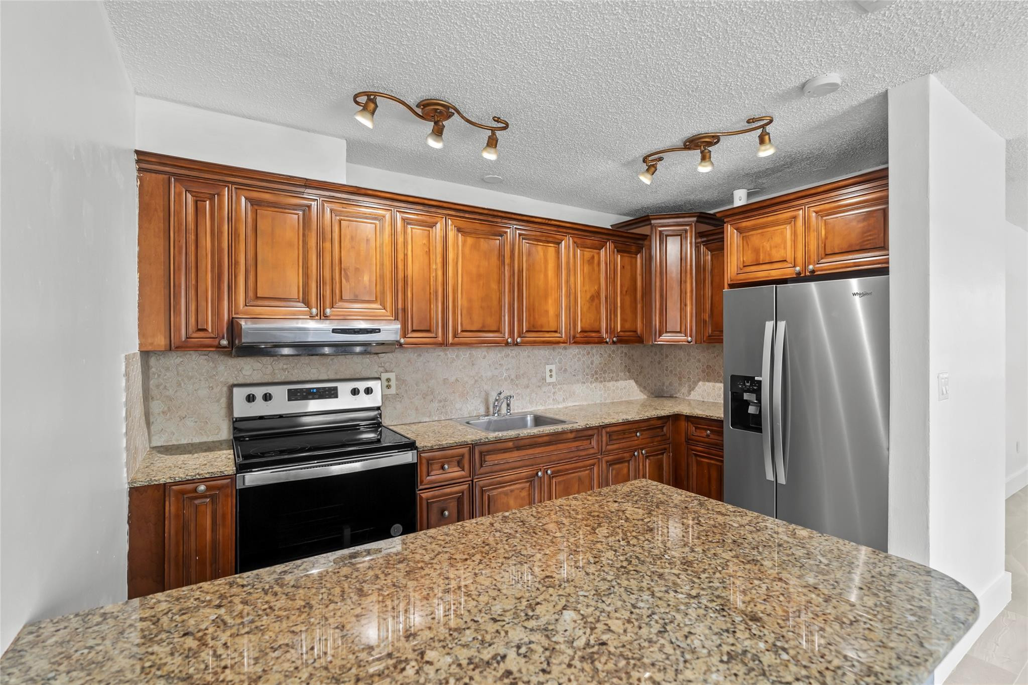 6895 SW 39th Street