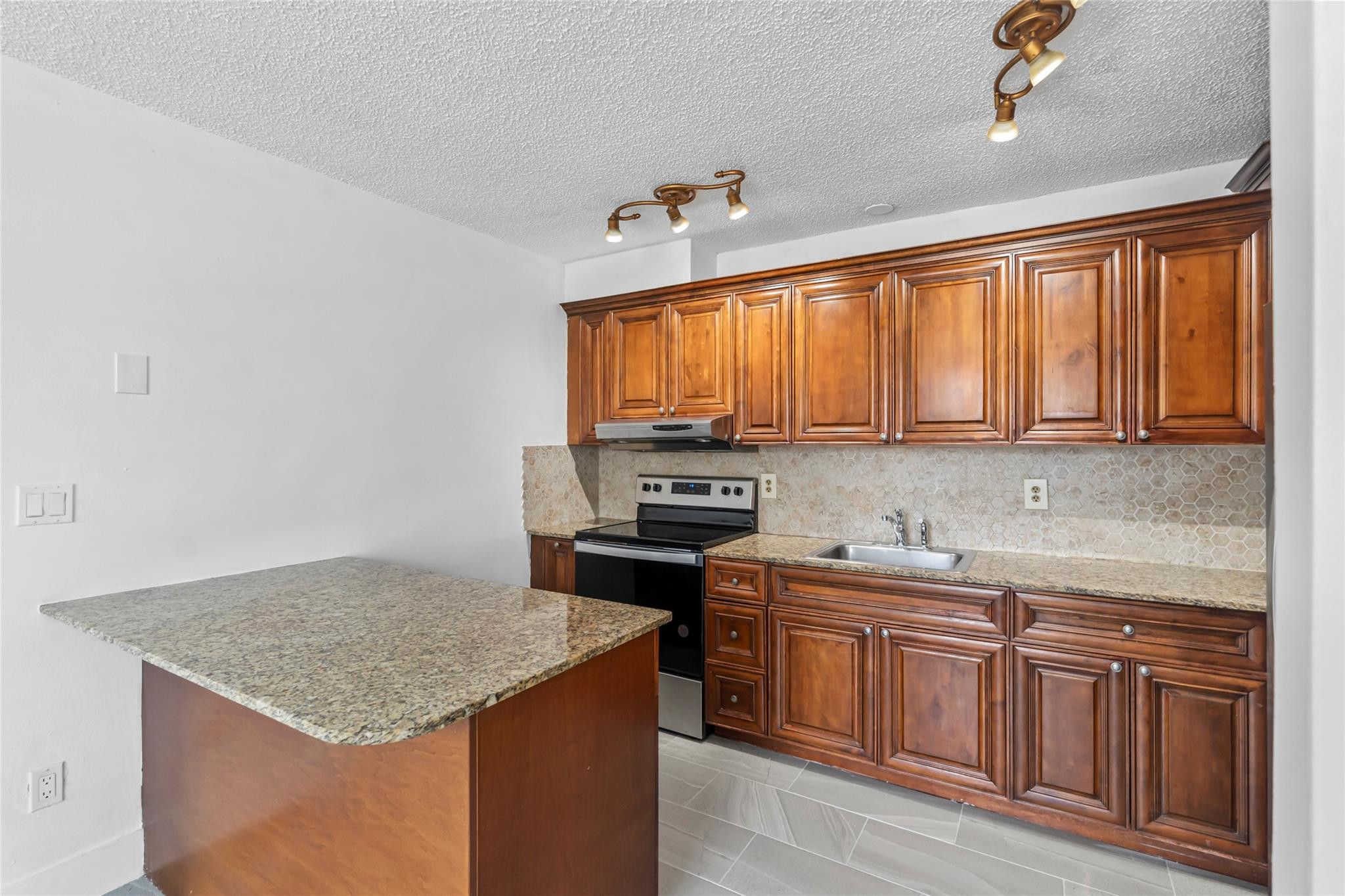 6895 SW 39th Street