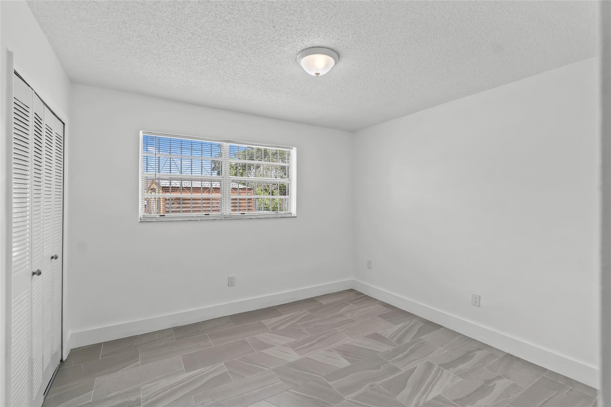 6895 SW 39th Street