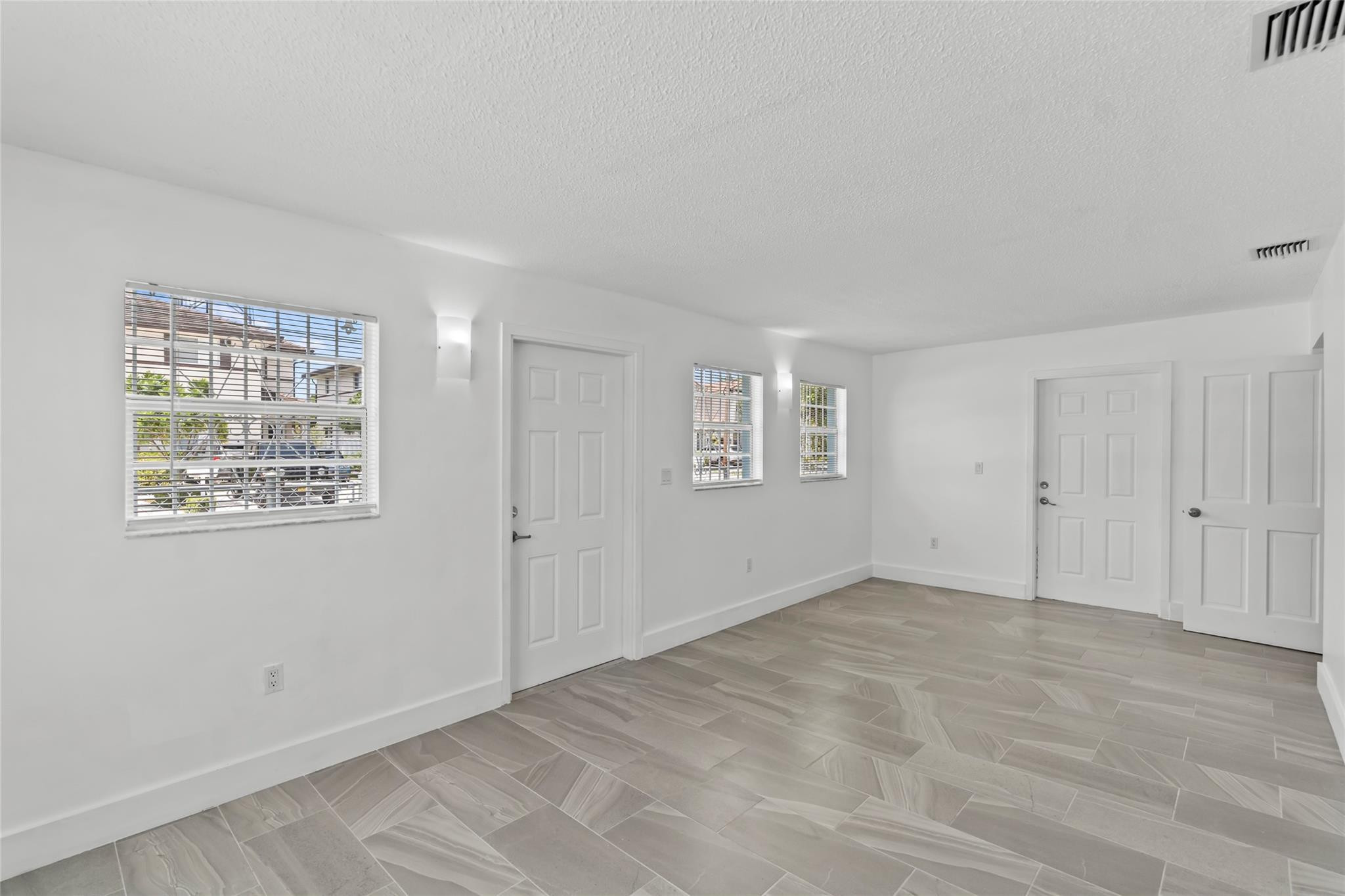 6895 SW 39th Street