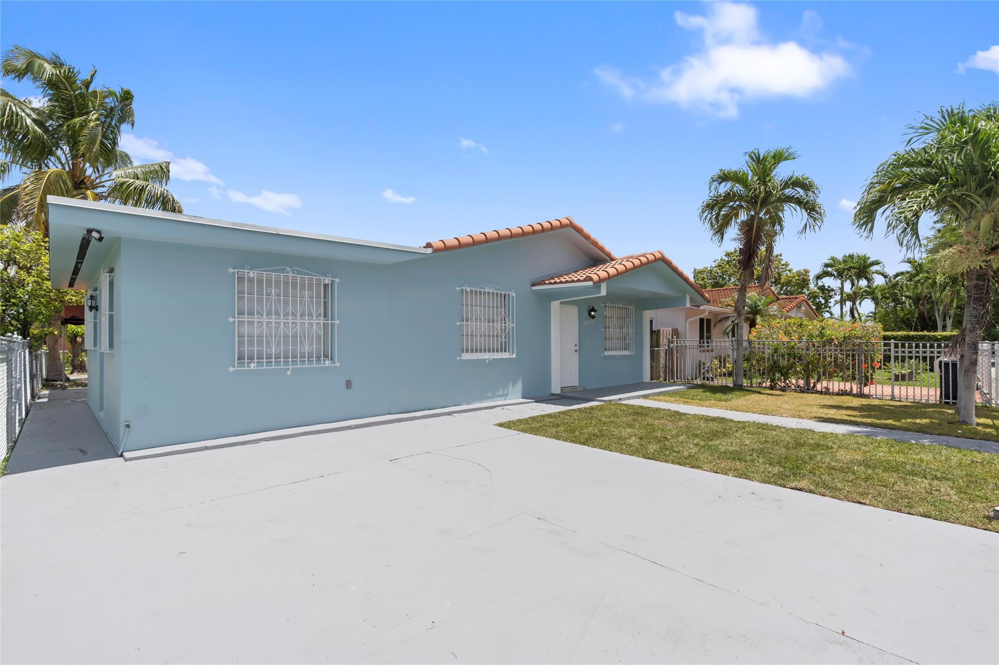 6895 SW 39th Street