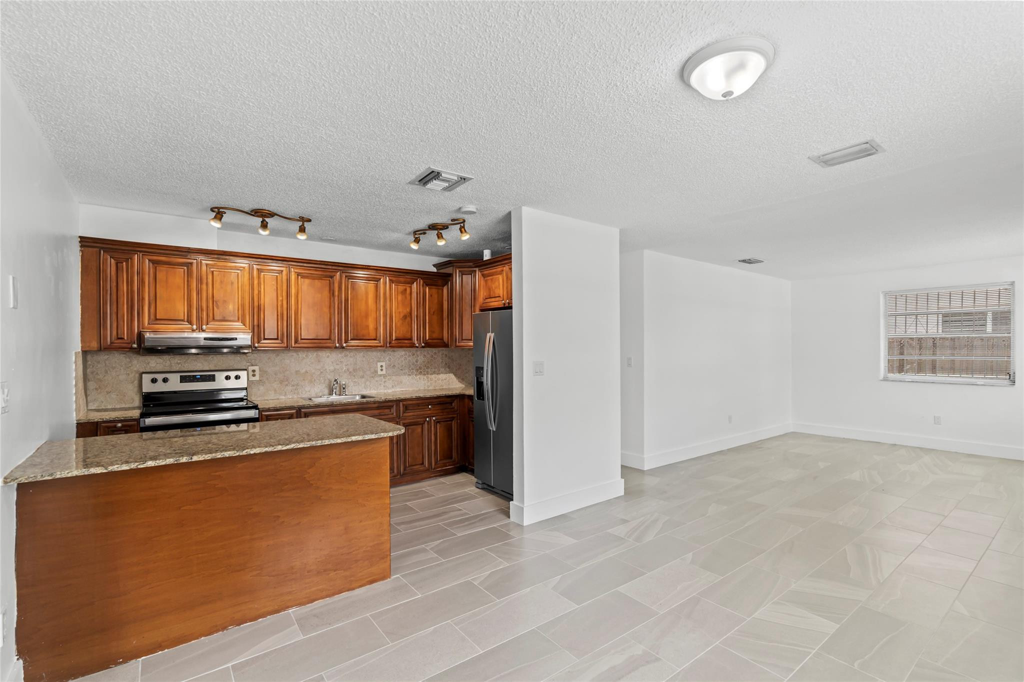 6895 SW 39th Street