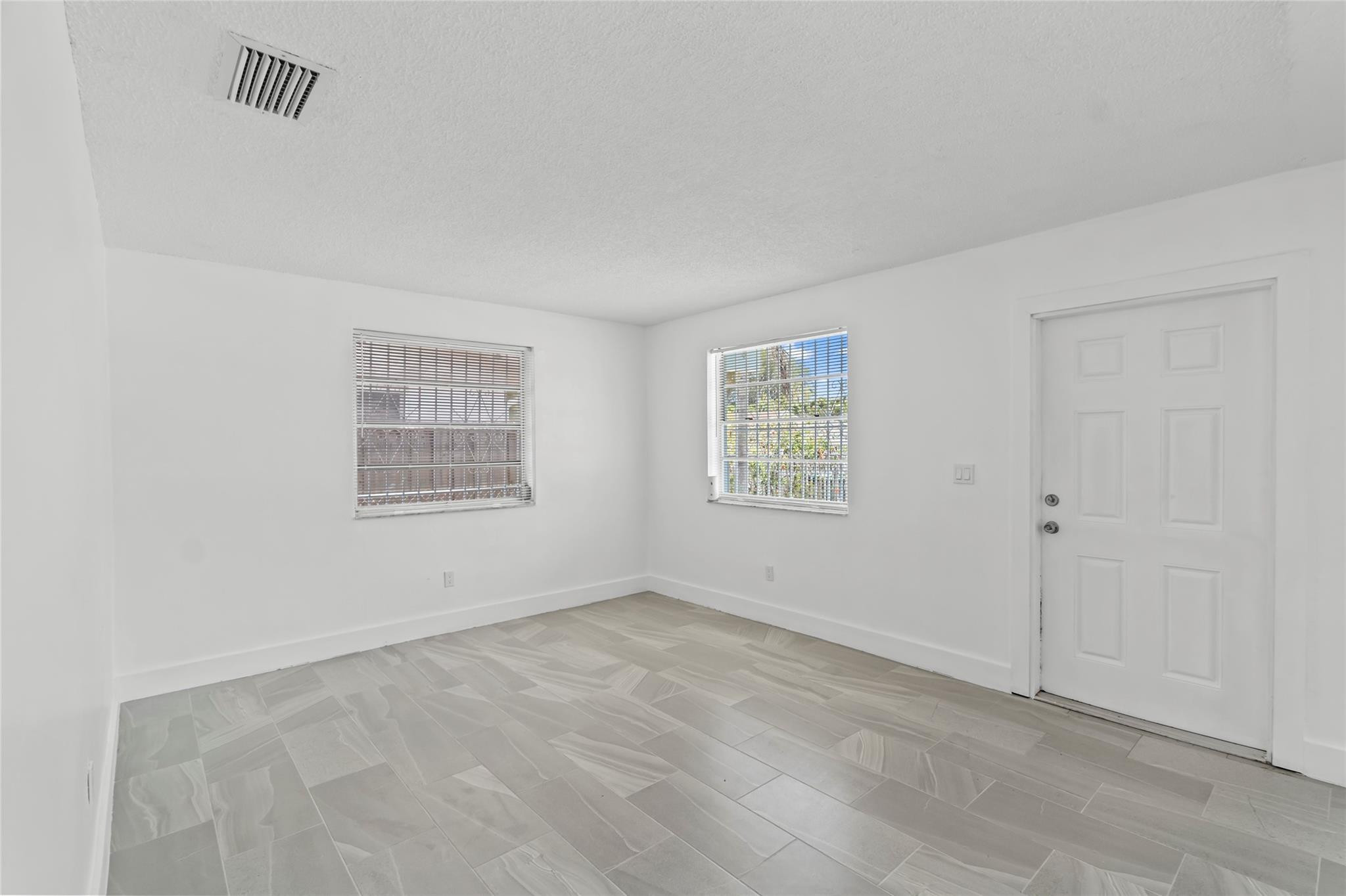6895 SW 39th Street