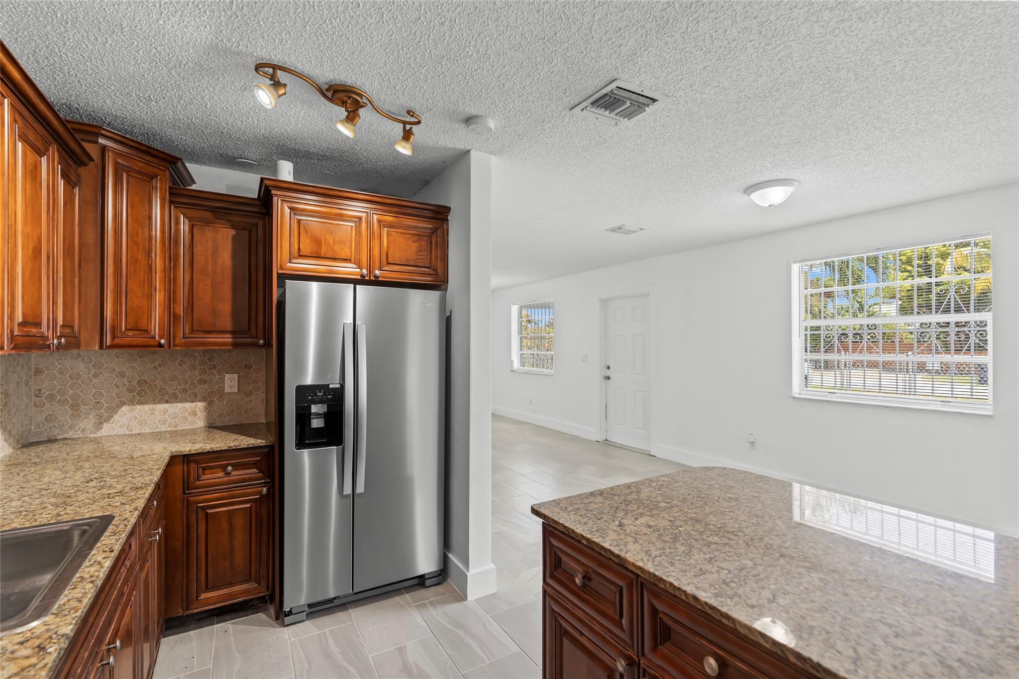 6895 SW 39th Street