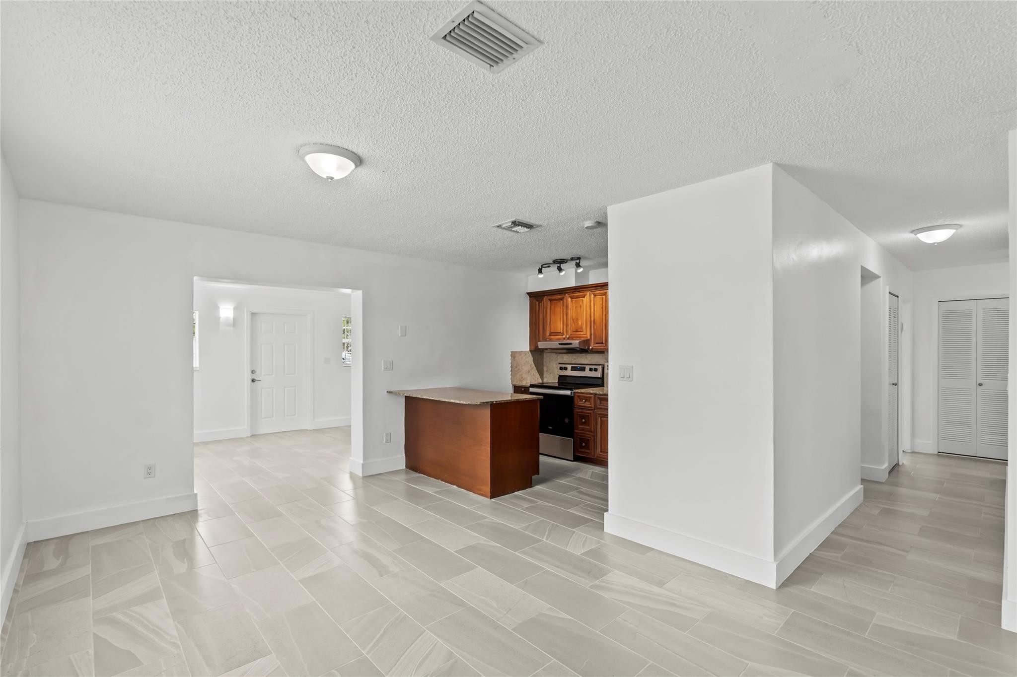 6895 SW 39th Street