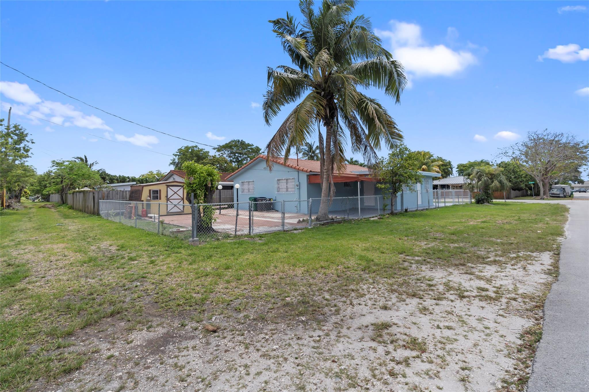 6895 SW 39th Street