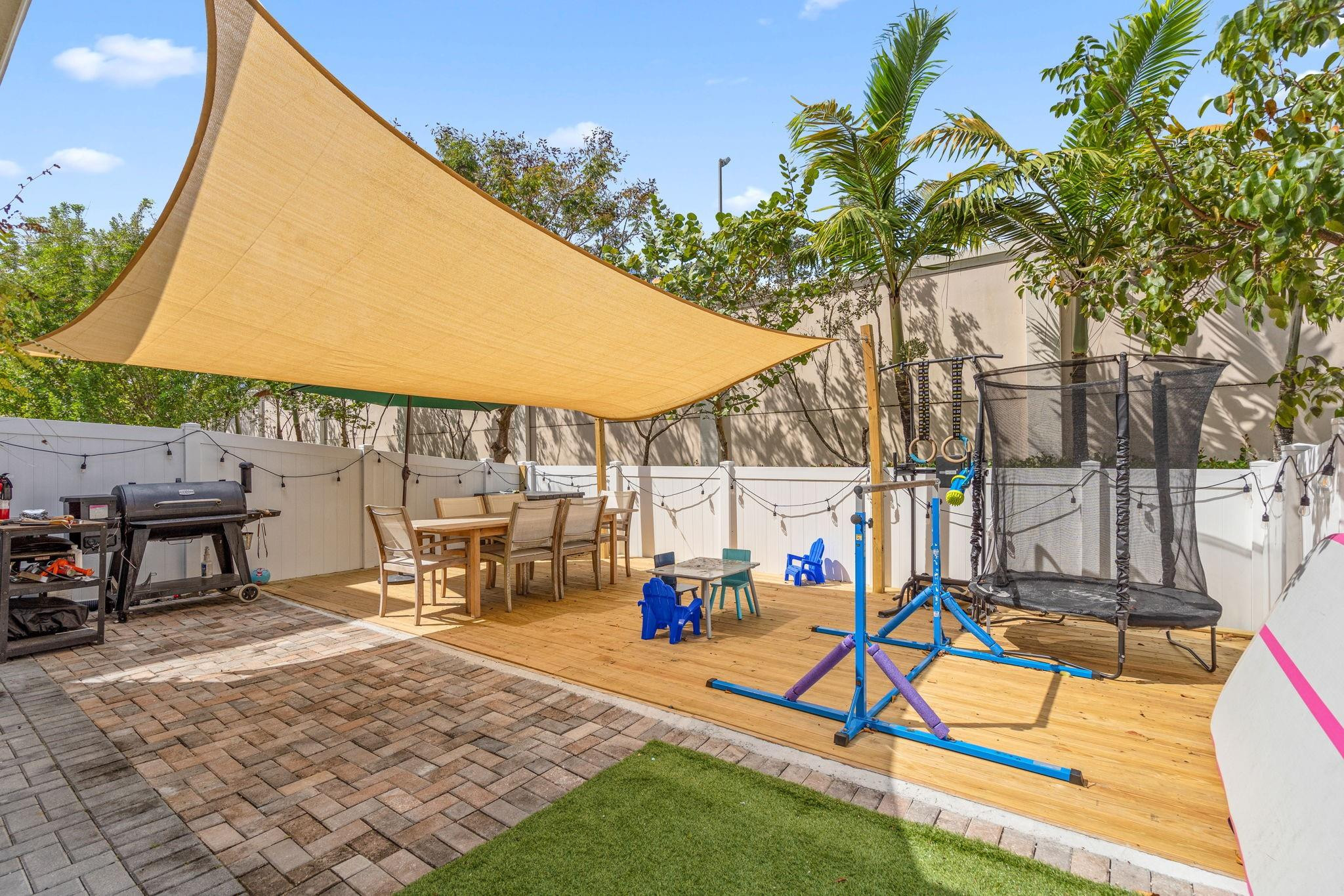 4945 NW 48th Terrace