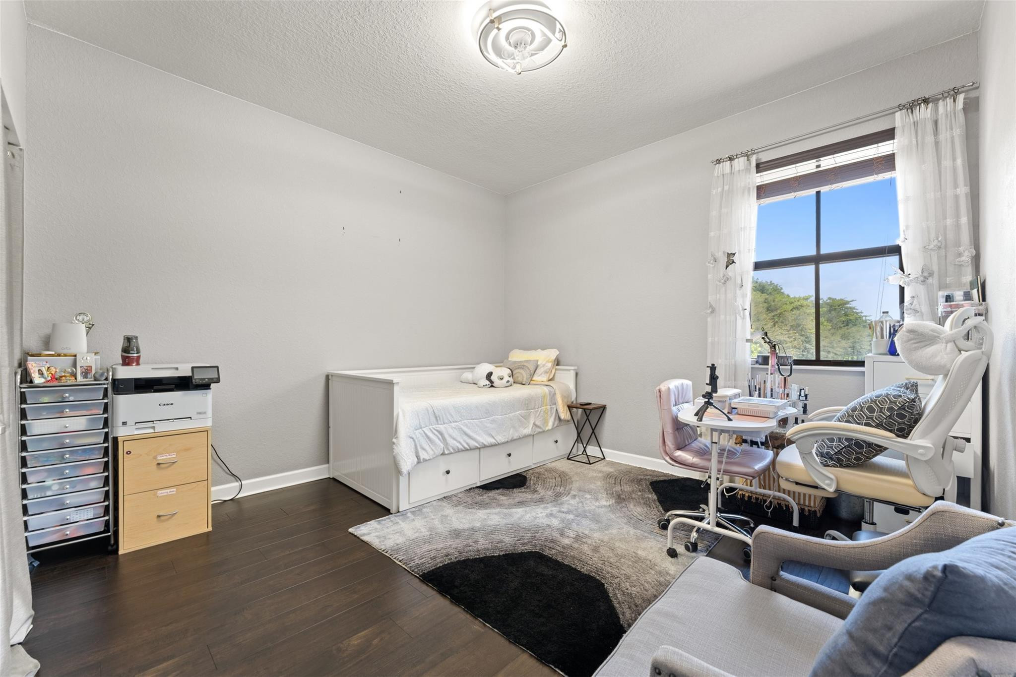 825 E Village Circle