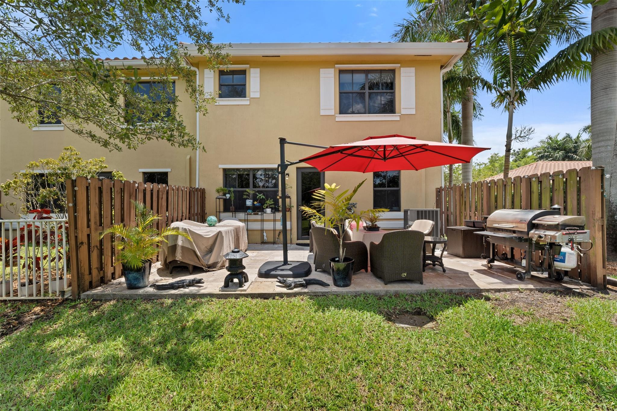 825 E Village Circle