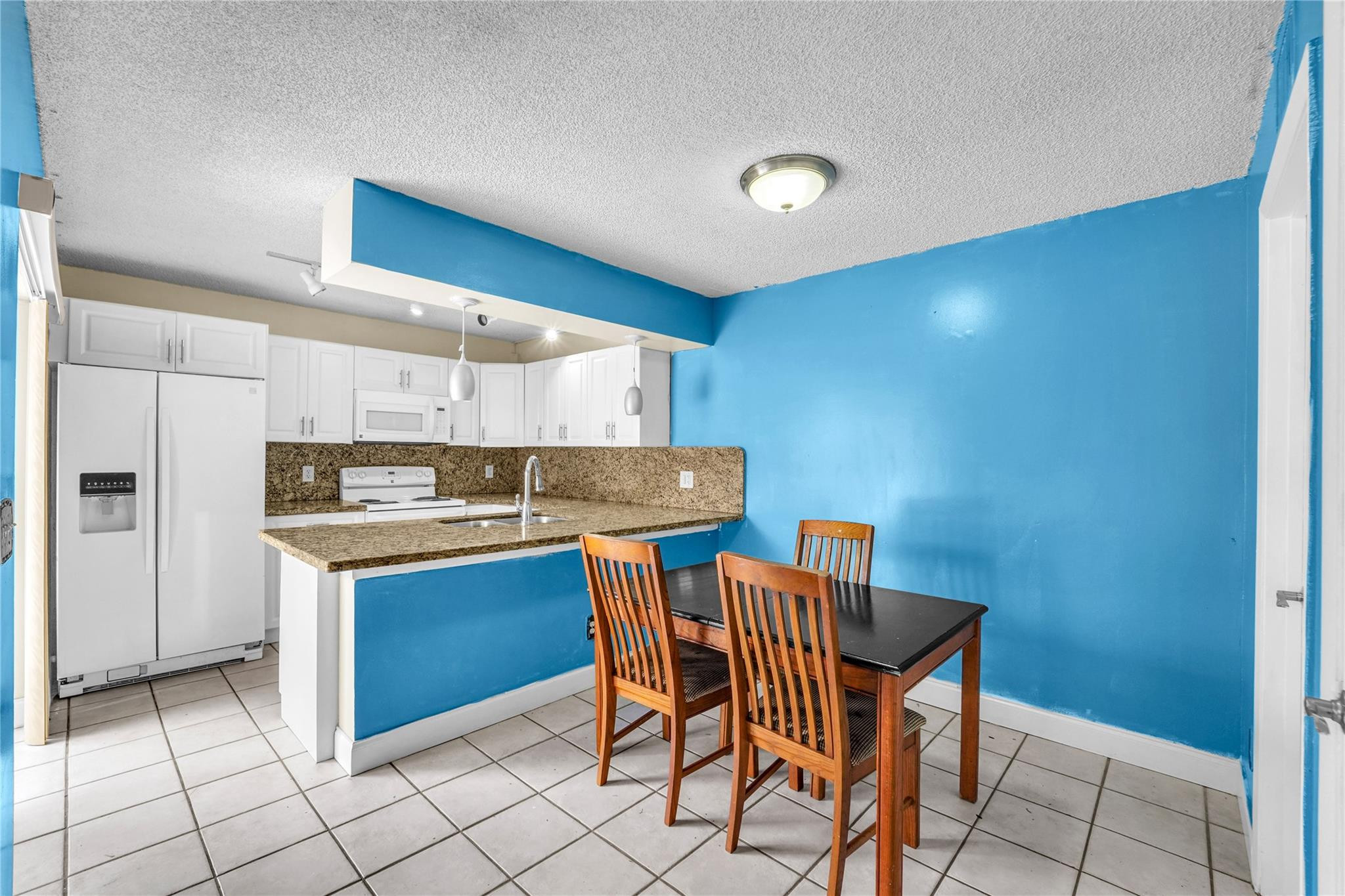8466 S Coral Circle