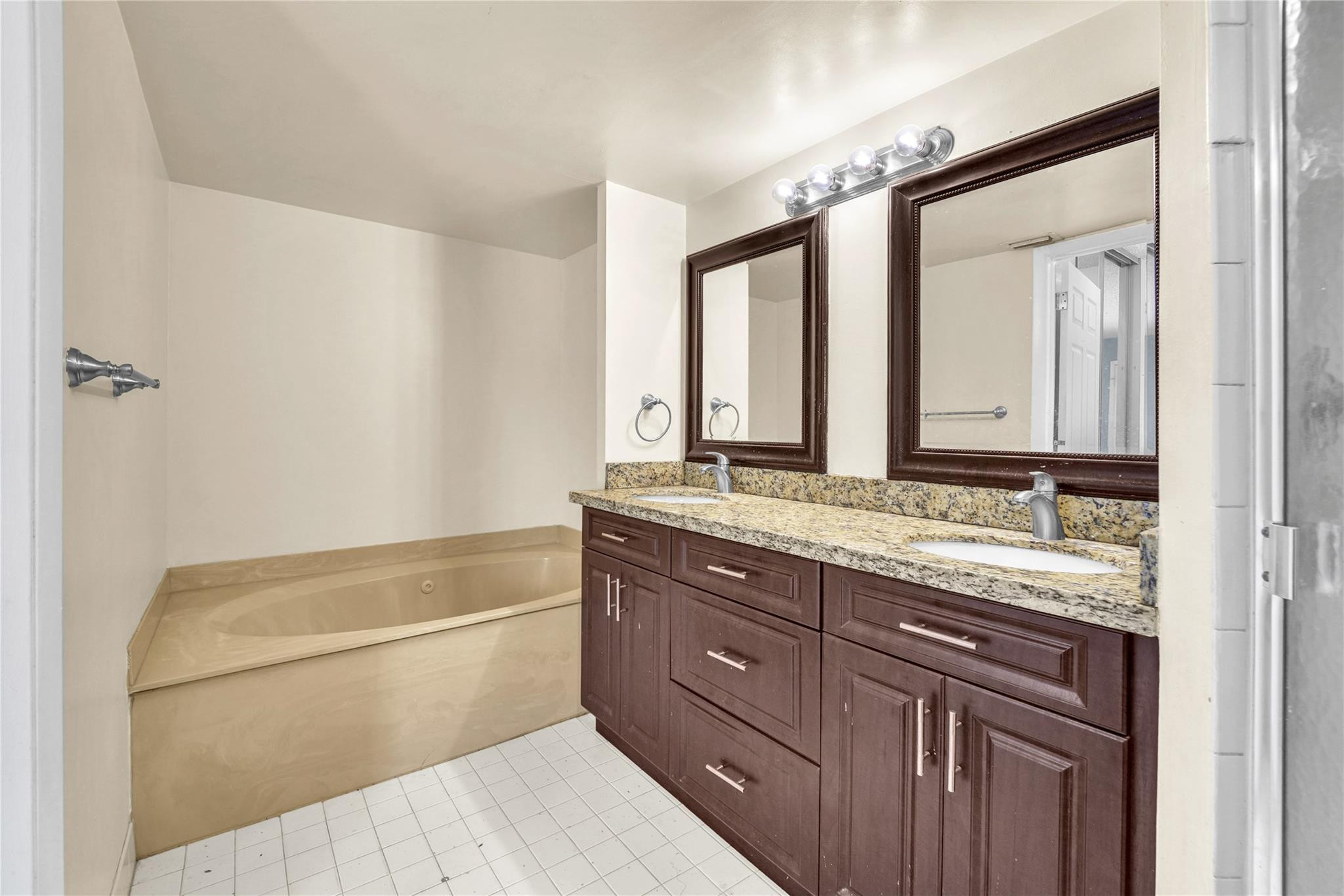 8466 S Coral Circle