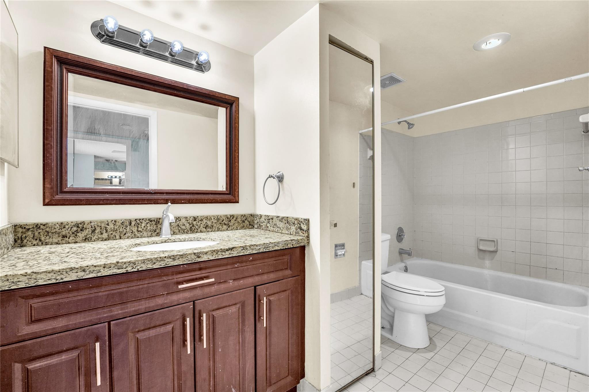 8466 S Coral Circle